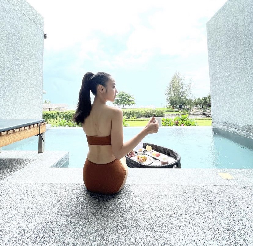 แม่แพท คลายร้อนบ้าง โชว์เบาๆ ชุดว่ายน้ำ แม่แพท คลายร้อนบ้าง โชว์เบาๆ ชุดว่ายน้ำ