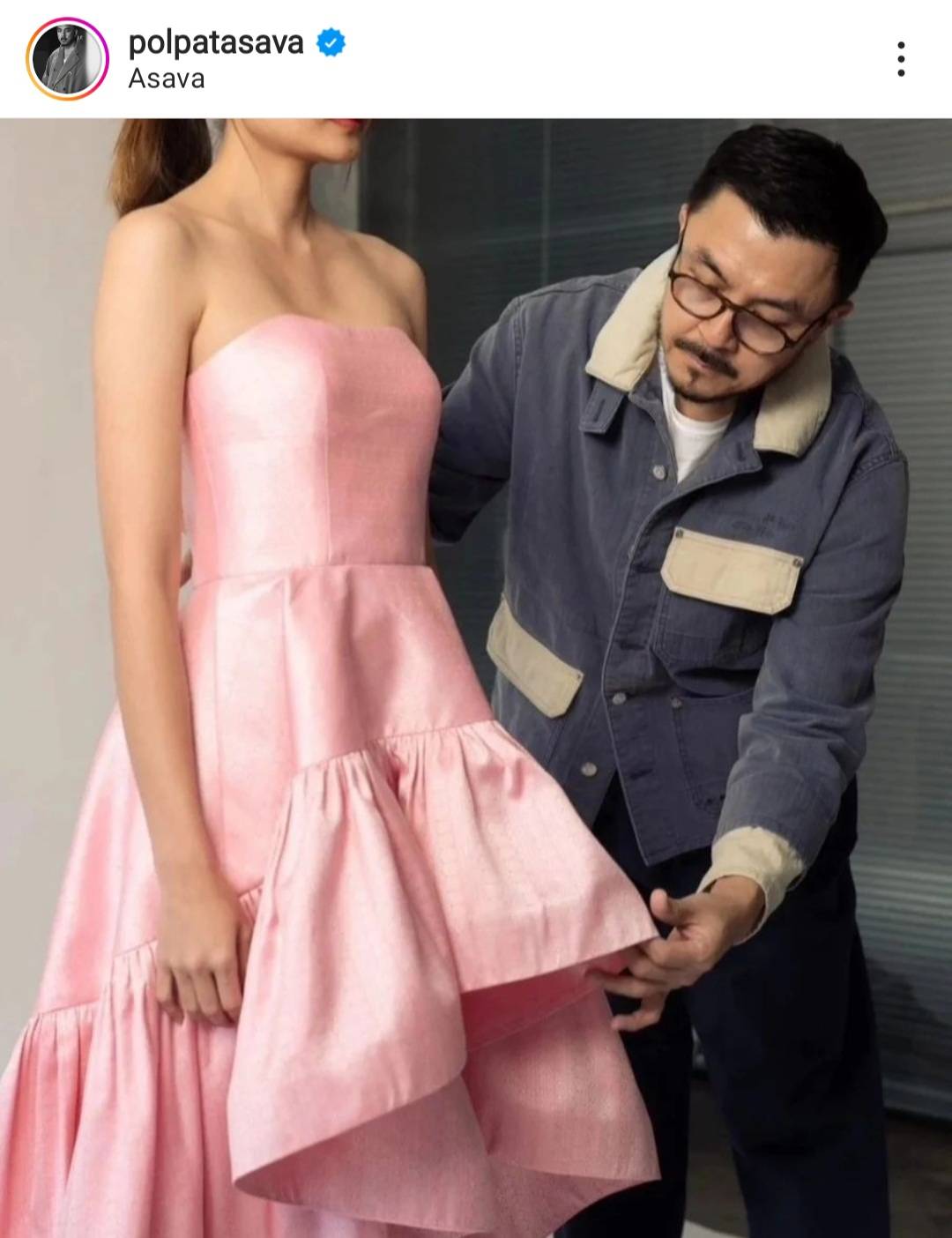 มินนี่ นำทีมวง (G)I-DLE สวมชุดผ้าไหมแบรนด์ไทย ASAVA เดินพรมแดง GDA 