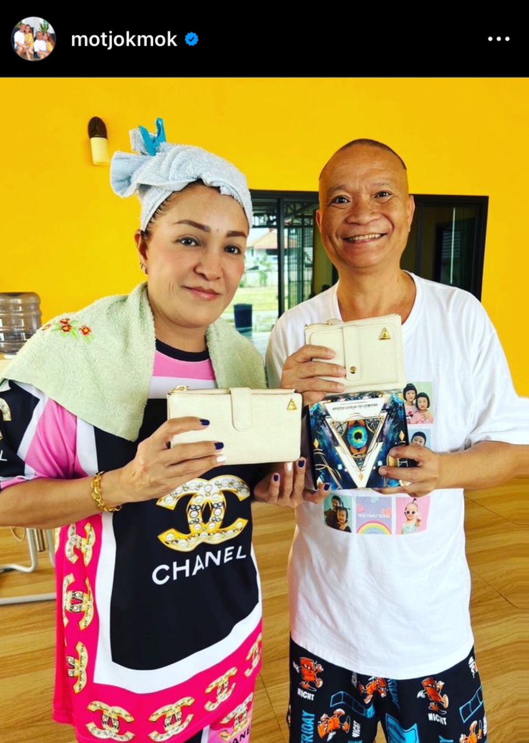 หม่ำ จ๊กมก อึ้ง เพชร สหรัตน์ ส่งรถป้ายแดงเป็นของขวัญปีใหม่ล่วงหน้า หม่ำ จ๊กมก อึ้ง เพชร สหรัตน์ ส่งรถป้ายแดงเป็นของขวัญปีใหม่ล่วงหน้า