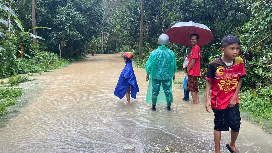 ด่วน! น้ำท่วมยะลา หลังฝนตกหนักต่อเนื่อง หลากท่วมพื้นที่ลุ่มต่ำ ด่วน! น้ำท่วมยะลา หลังฝนตกหนักต่อเนื่อง หลากท่วมพื้นที่ลุ่มต่ำ
