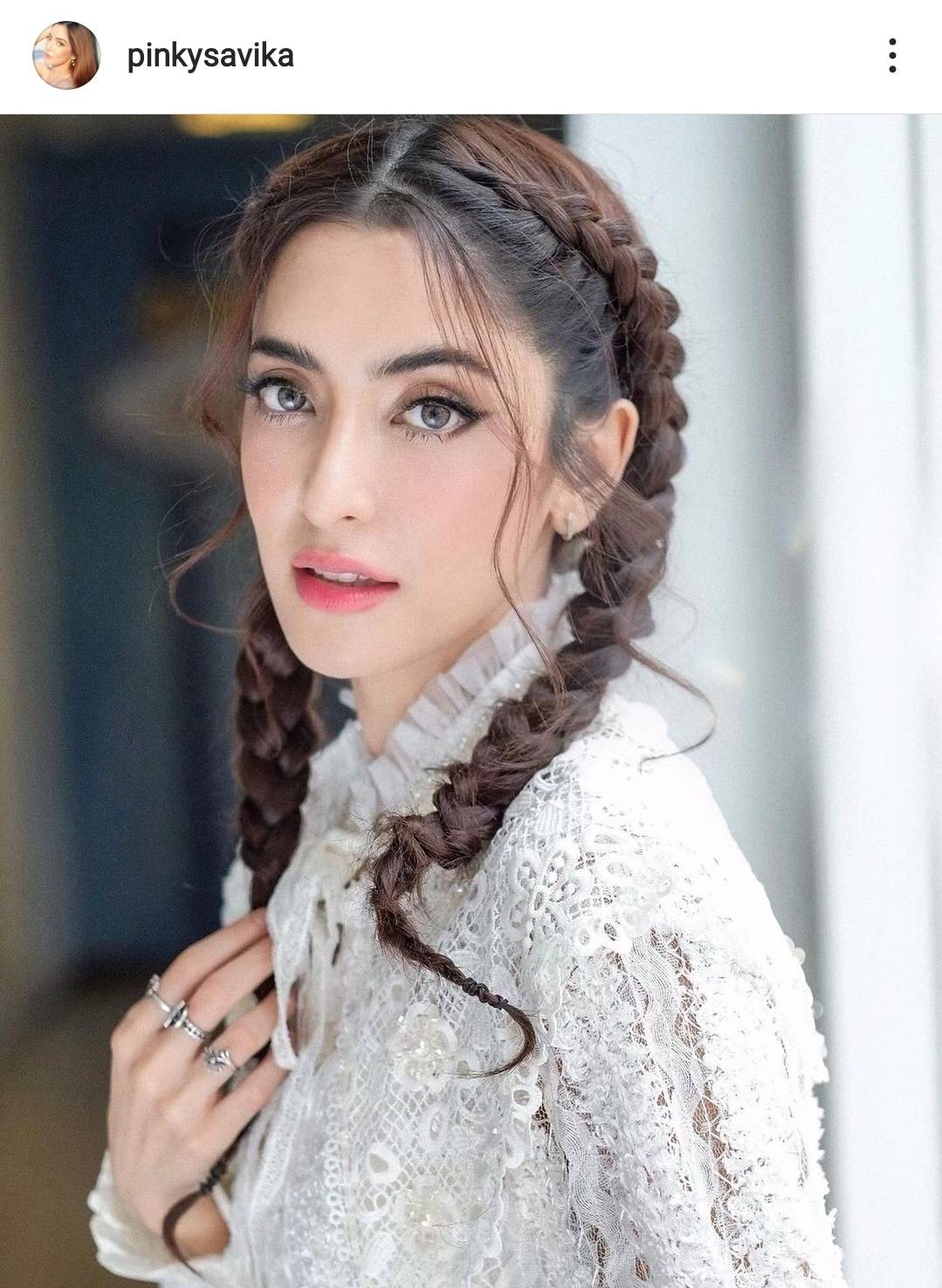 พิ้งกี้ สาวิกา ประเดิมงานแรก ขึ้นปกนิตยสารดัง 