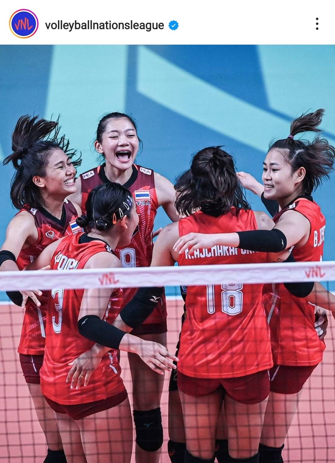 ถึงหมื่นไหมนะ? รัศมีแข โพสต์ถามหลังนักตบลูกยางสาวไทย เอาชนะ แคนนาดา ได้ 3-0 เซ็ต
