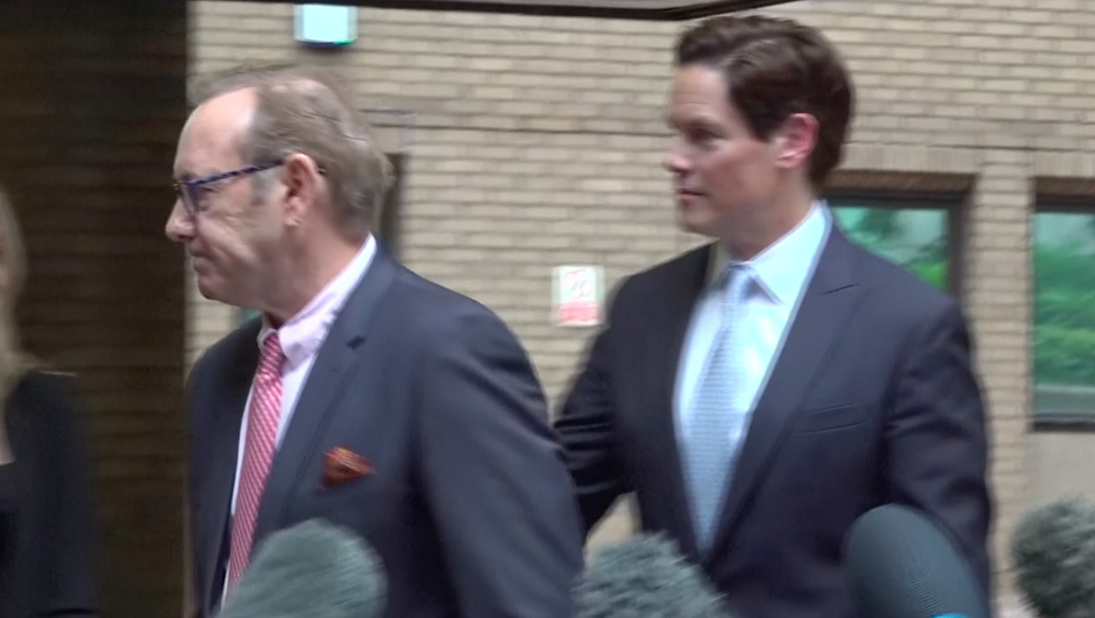 พ้นมลทิน!! 'เควิน สเปซีย์' ดาราออสการ์ ชนะคดีฉาวทางเพศทั้งสหรัฐ-อังกฤษ พ้นมลทิน!! 'เควิน สเปซีย์' ดาราออสการ์ ชนะคดีฉาวทางเพศทั้งสหรัฐ-อังกฤษ