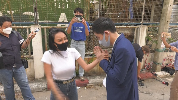 “แม็กซ์” หลั่งน้ำตาคุกเข่าขอโทษ ฟาก “เอ็มมี่” เดือด ถ้าไม่ฟ้องจะขอโทษไหม (มีคลิป) “แม็กซ์” หลั่งน้ำตาคุกเข่าขอโทษ ฟาก “เอ็มมี่” เดือด ถ้าไม่ฟ้องจะขอโทษไหม (มีคลิป)