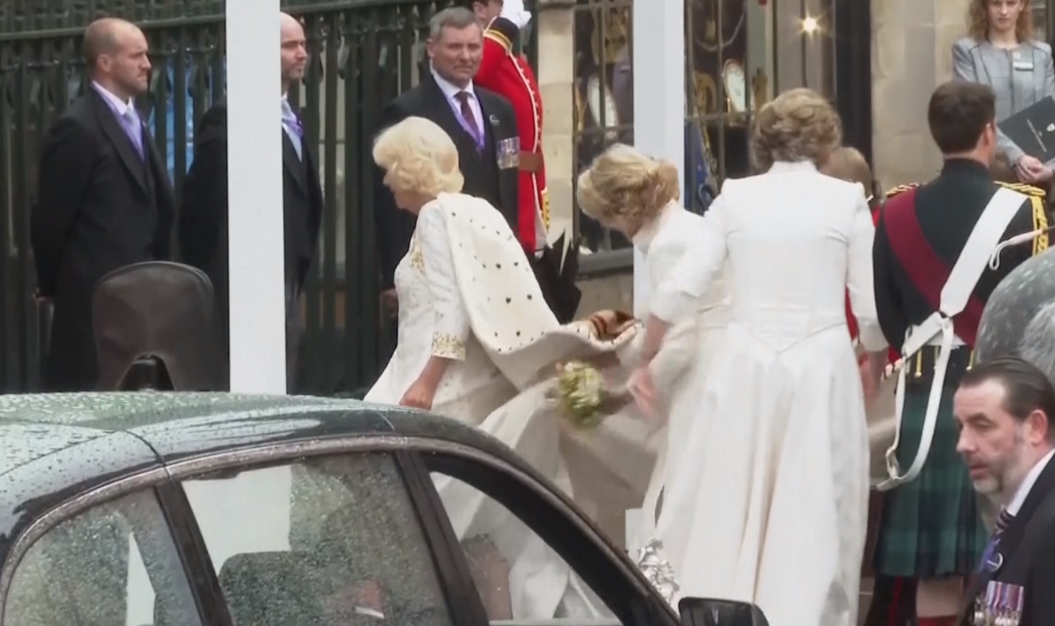  บรรยากาศพระราชพิธีบรมราชาภิเษก “สมเด็จพระเจ้าชาลส์ที่ 3” [มีคลิป] 