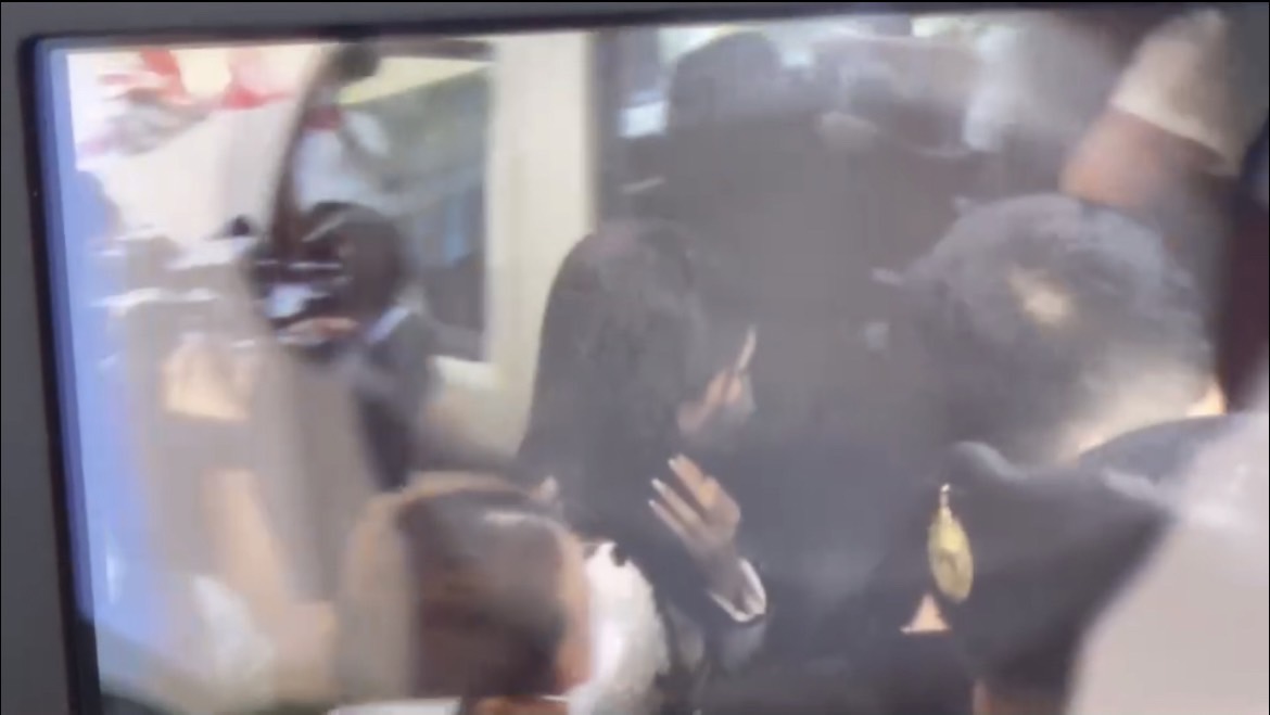 ซาร่า เดินทางไป DSI ส่ง แดริล ฝากขังศาลอาญา