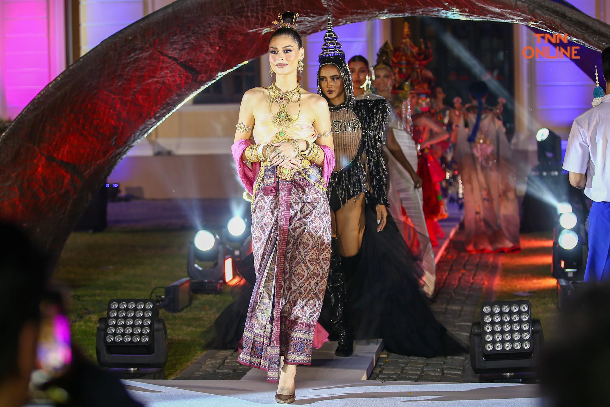 หนุ่มสาวซูปร้าฯ 2023 โชว์เอกลักษณ์ความเป็นไทยผ่านซอฟต์พาวเวอร์