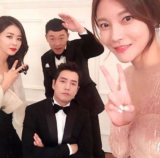 จากคู่จิ้นสู่คู่จริง!! พาเหรดคนดังเกาหลีพาฟินจากในสู่นอกจอ จากคู่จิ้นสู่คู่จริง!! พาเหรดคนดังเกาหลีพาฟินจากในสู่นอกจอ