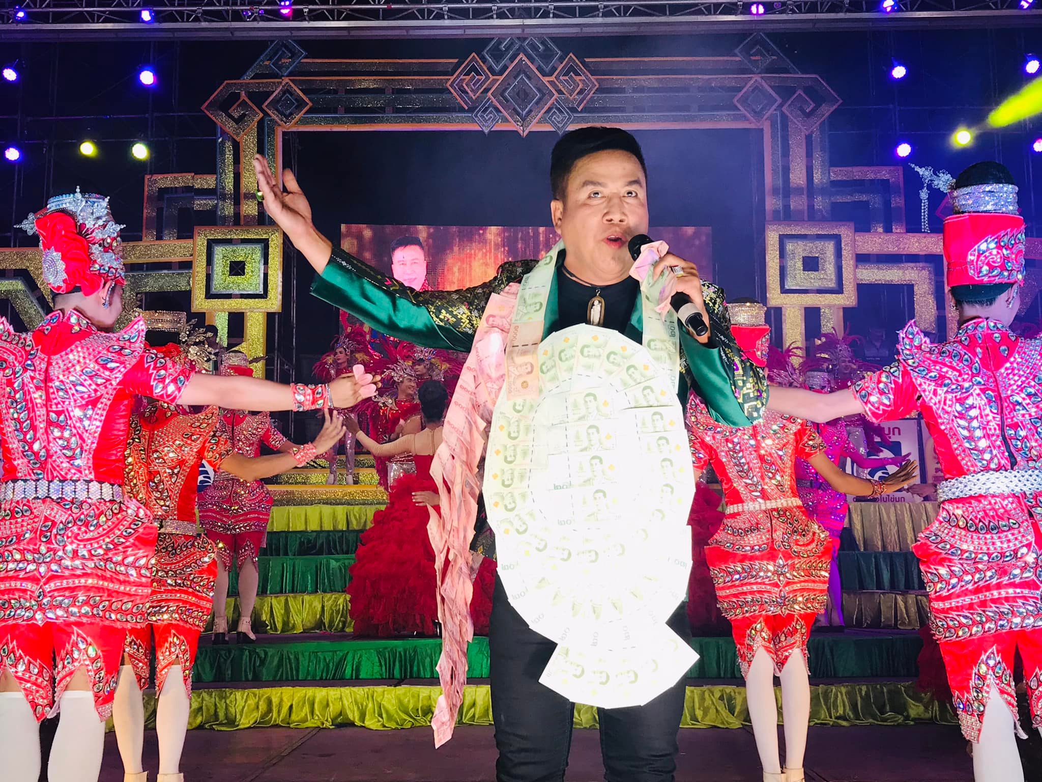 วงหมอลำ ศิลปินภูไท แชร์ประสบการณ์เจอวัยรุ่นตีกันหน้าเวที (มีคลิป)