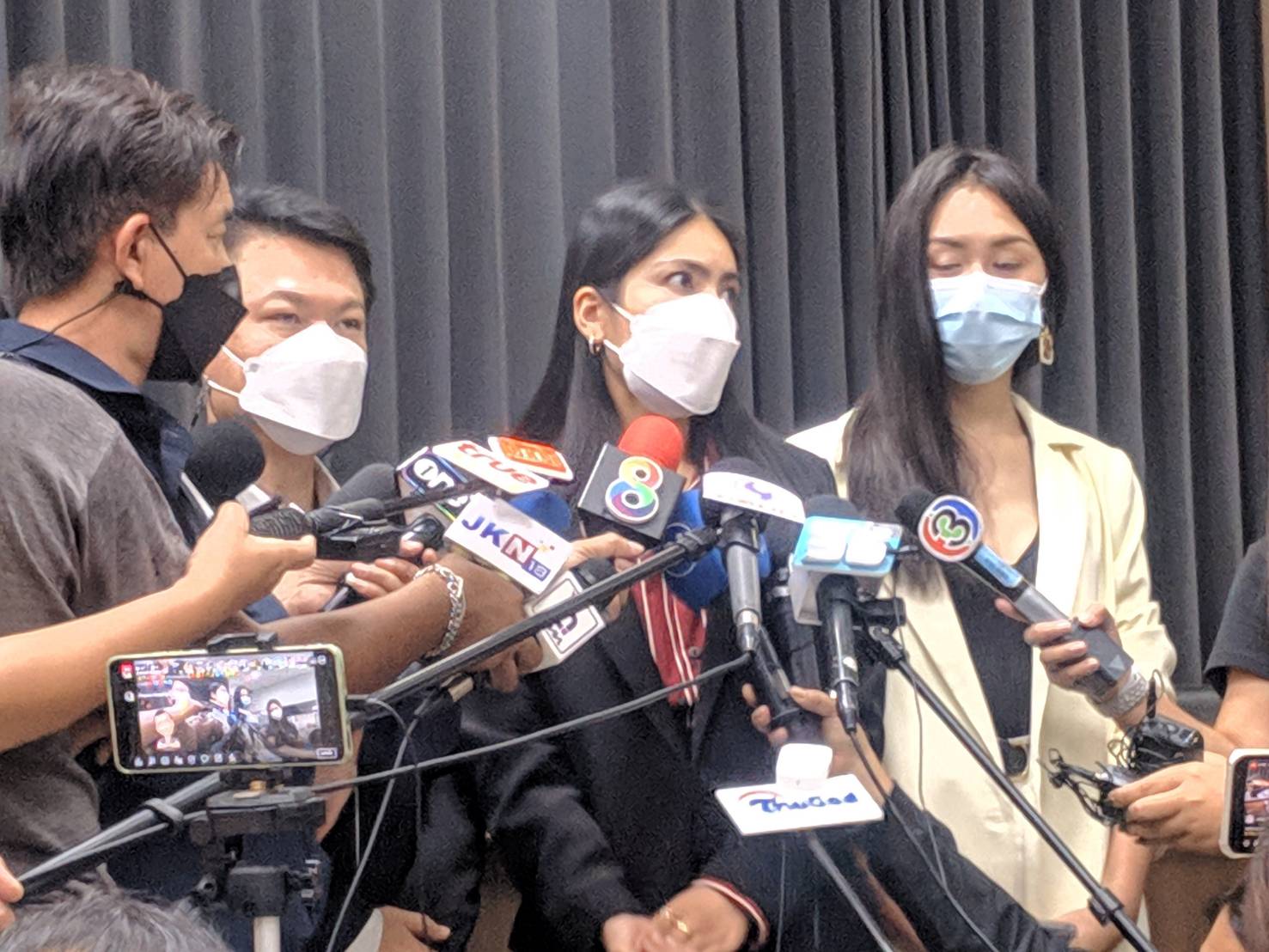 อยากเป็นจำเลยแล้ว! กระติก-แซน บุกงานอัยการสูงสุดร้องขอความเป็นธรรม อยากเป็นจำเลยแล้ว! กระติก-แซน บุกงานอัยการสูงสุดร้องขอความเป็นธรรม