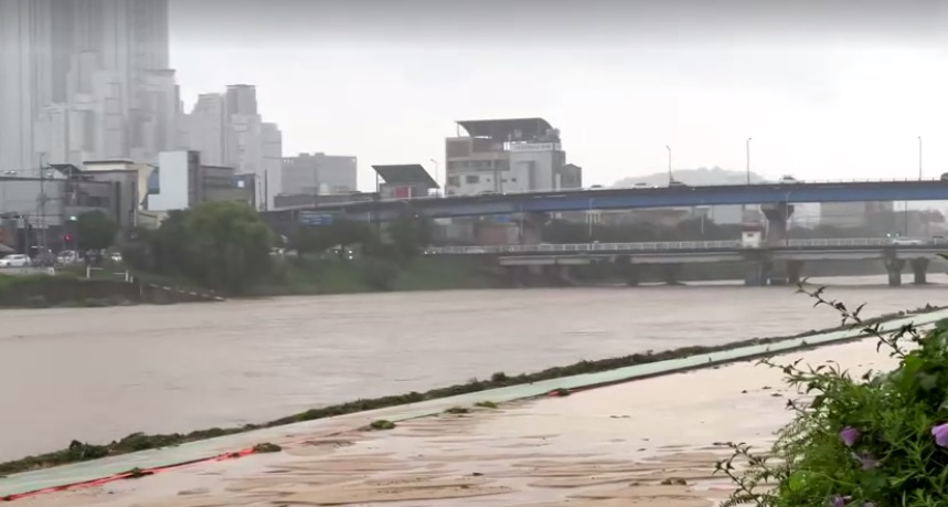เปิดภาพความเสียหาย! เกาหลีใต้น้ำท่วมรุนแรง-มวลน้ำไหลทะลักท่วมอุโมงค์ เปิดภาพความเสียหาย! เกาหลีใต้น้ำท่วมรุนแรง-มวลน้ำไหลทะลักท่วมอุโมงค์