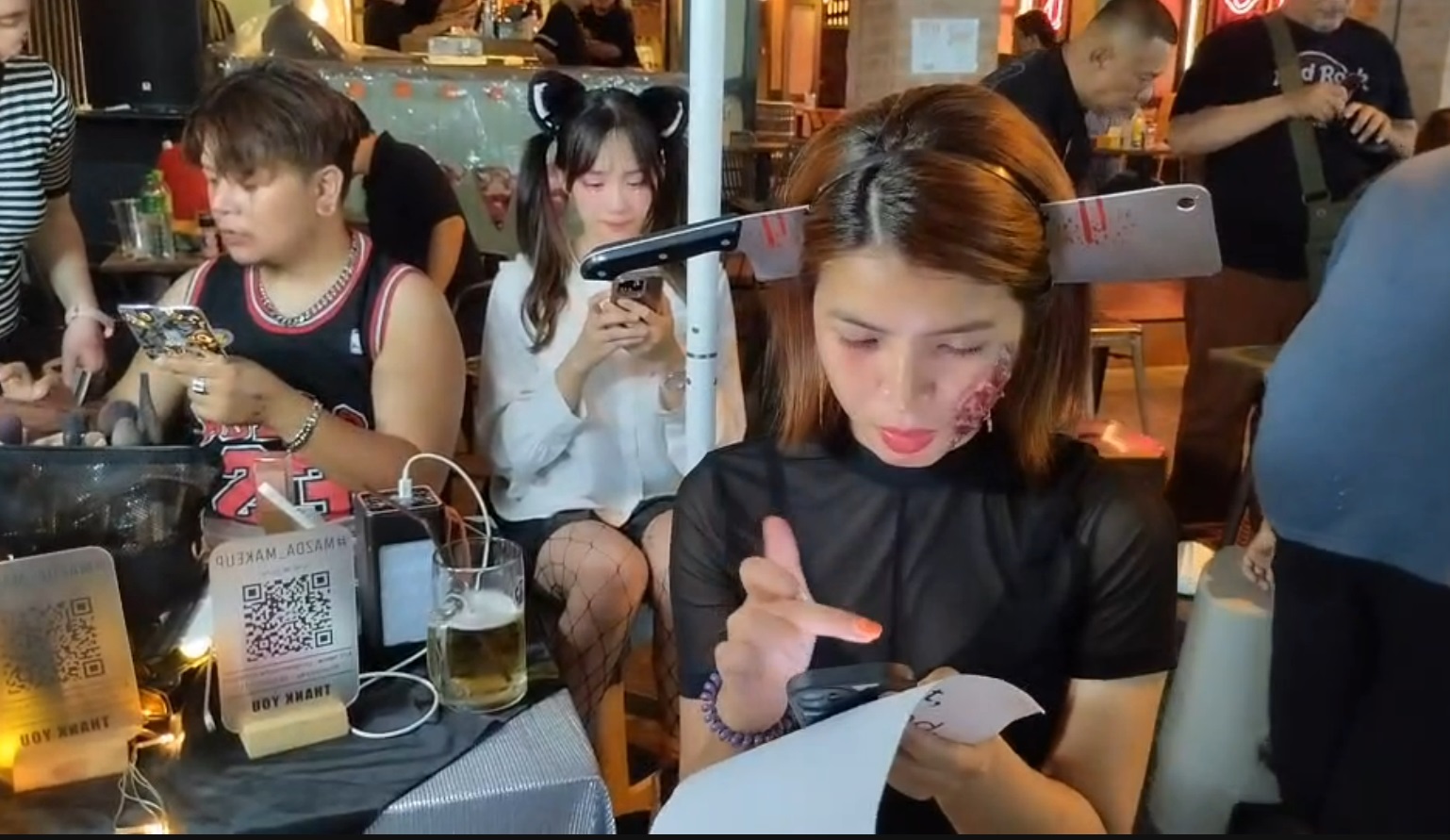 วันฮาโลวีน 2023 ถนนข้าวสารคึกคัก นทท.แต่งชุดแฟนซีจัดเต็มในวันปล่อยผี