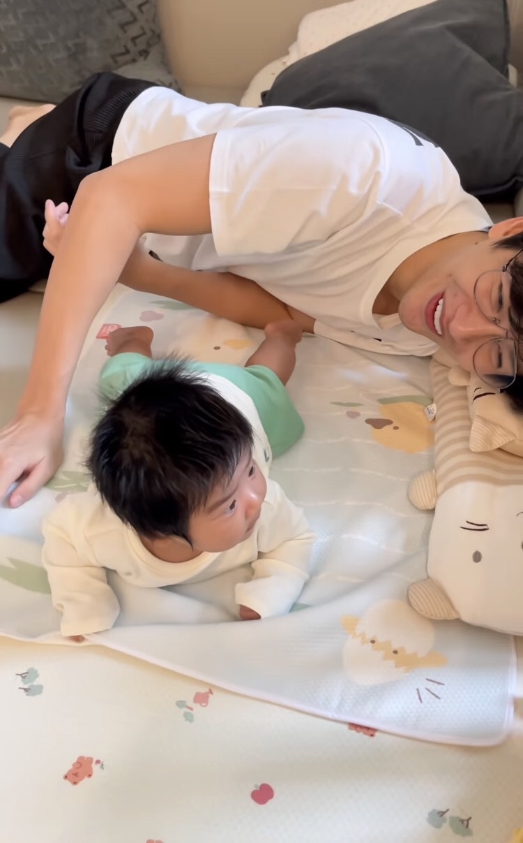 พัฒนาการไวมาก! ดีเจพุฒ อึ้ง น้องพีร์เจ แต่ยกอกได้แล้ว 