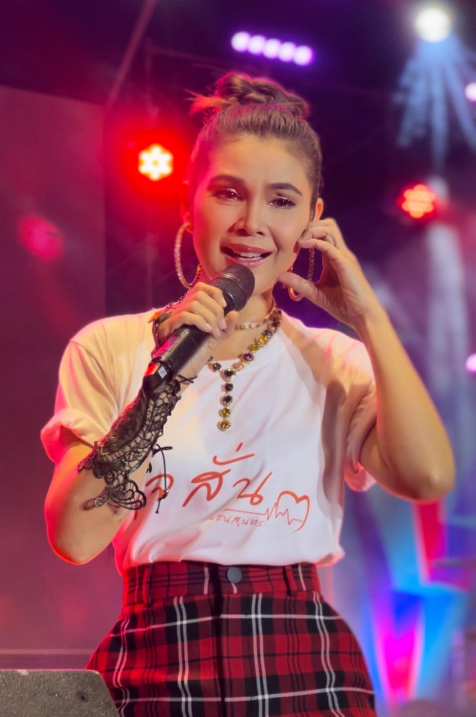 เปิดประวัติ 'ฝน ธนสุนทร' เจ้าของฉายา เจ้าหญิงลูกทุ่ง 