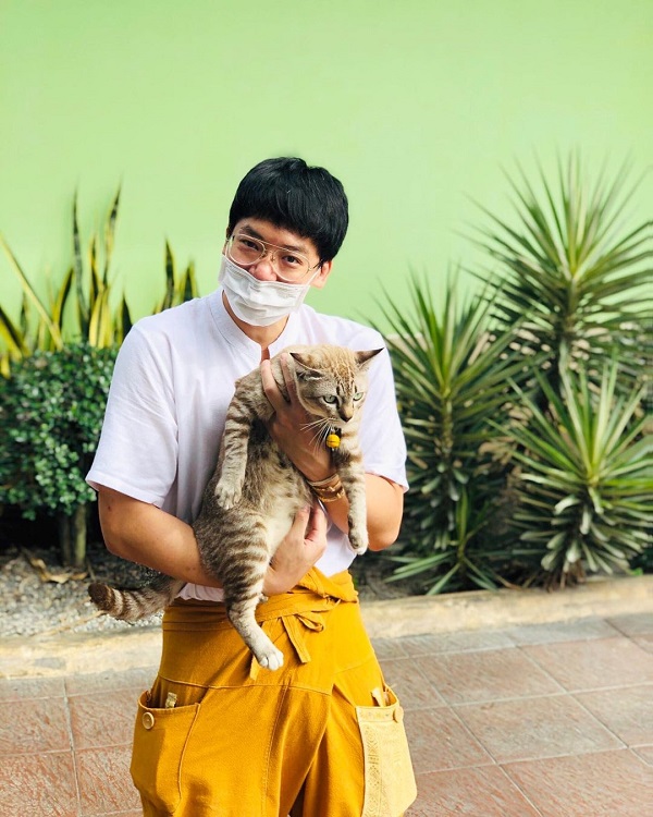  แฟนๆแซว เหมาพวงมาลัย  บี้ สุ กฤษฎิ์ แลกกับการกลับมารับงานในวงการ   (มีคลิป)