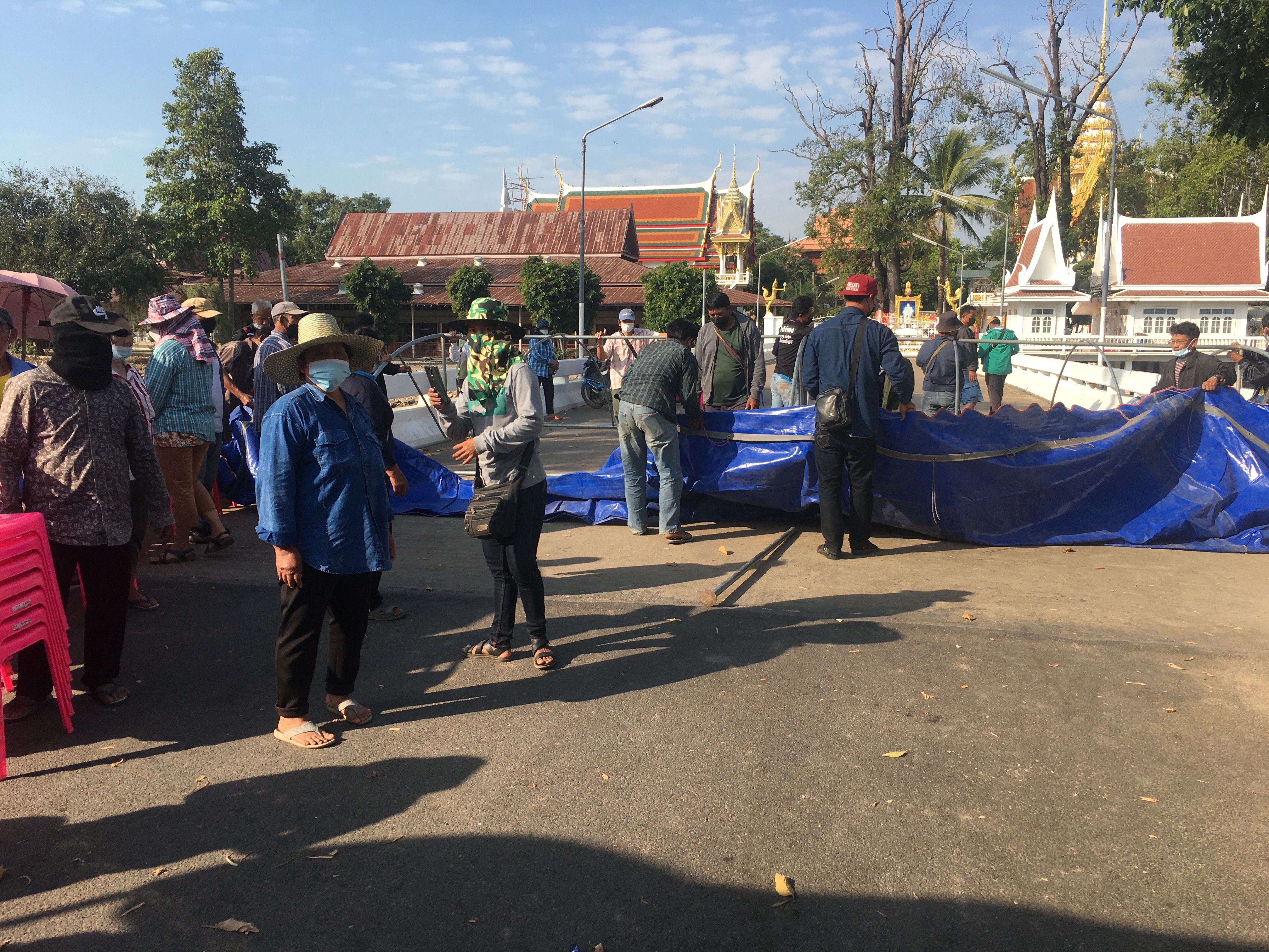 ม็อบปิดวัดบางคลาน-ผู้ว่าพิจิตรสั่งทำผิดดำเนินคดีทันที ม็อบปิดวัดบางคลาน-ผู้ว่าพิจิตรสั่งทำผิดดำเนินคดีทันที