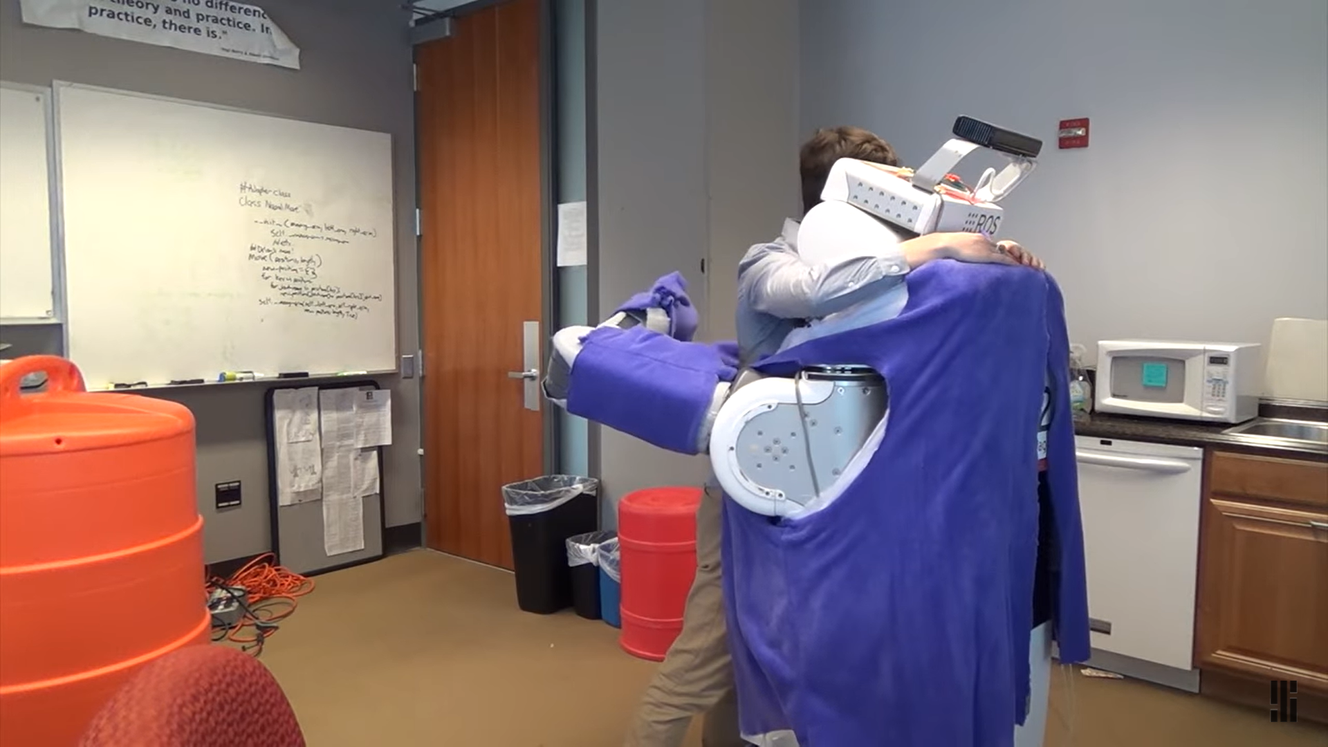 ‘HuggieBot 2.0’ หุ่นยนต์กอด อบอุ่นไม่แพ้มนุษย์ ‘HuggieBot 2.0’ หุ่นยนต์กอด อบอุ่นไม่แพ้มนุษย์