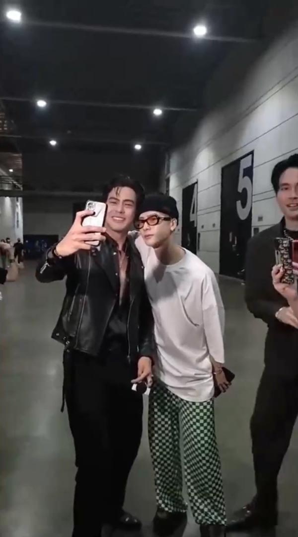 เต้ย พงศกร ร่วมส่ง แจ็คสัน หวัง กลับเกาหลี (มีคลิป) เต้ย พงศกร ร่วมส่ง แจ็คสัน หวัง กลับเกาหลี (มีคลิป)