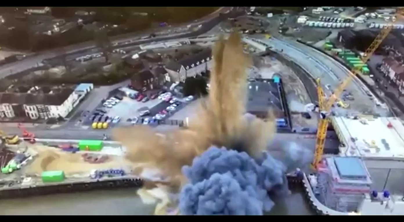 เปิดภาพนาที ระเบิดสมัยสงครามโลกครั้งที่ 2 เกิดตูมสนั่นเขย่าอังกฤษ