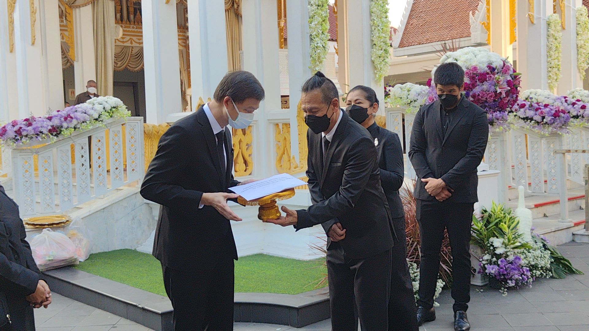 แสนอาลัย อ๊อฟ พงษ์พัฒน์ พร้อมครอบครัว วชิรบรรจง ร่วมส่งคุณพ่อครั้งสุดท้าย แสนอาลัย อ๊อฟ พงษ์พัฒน์ พร้อมครอบครัว วชิรบรรจง ร่วมส่งคุณพ่อครั้งสุดท้าย