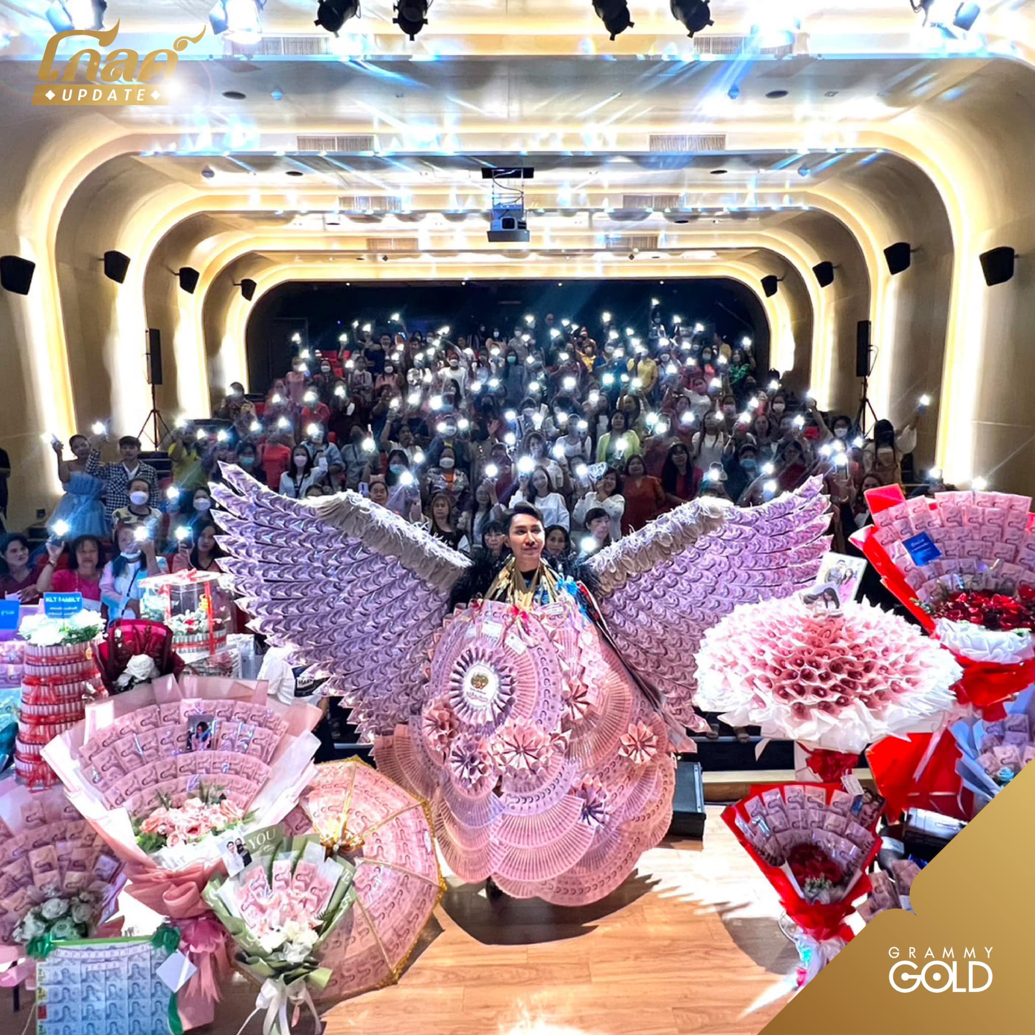 ตรี ชัยณรงค์ ปลื้มแฟนๆมอบพวงมาลัย HBD หลักล้าน (มีคลิป)