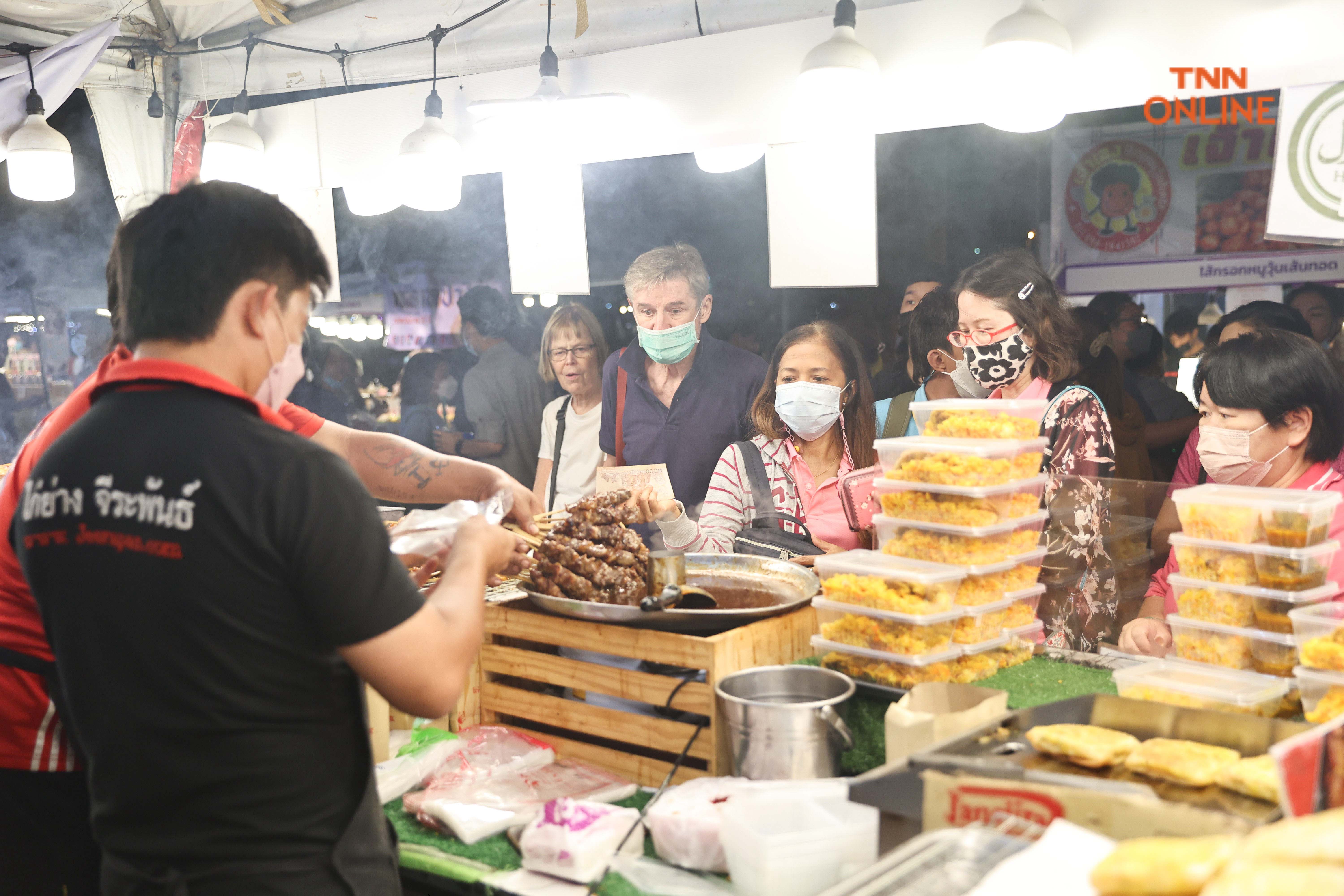 เที่ยว ช้อป กาชาด 2565 ประชาชนทยอยเข้าร่วมงานแน่นสวนลุมพินี เที่ยว ช้อป กาชาด 2565 ประชาชนทยอยเข้าร่วมงานแน่นสวนลุมพินี