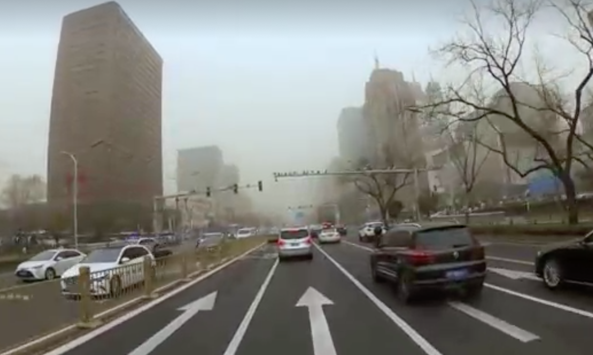 เปิดภาพ “ฟ้าเปลี่ยนสี” ในปักกิ่งหลังพายุทรายถล่ม เปิดภาพ “ฟ้าเปลี่ยนสี” ในปักกิ่งหลังพายุทรายถล่ม