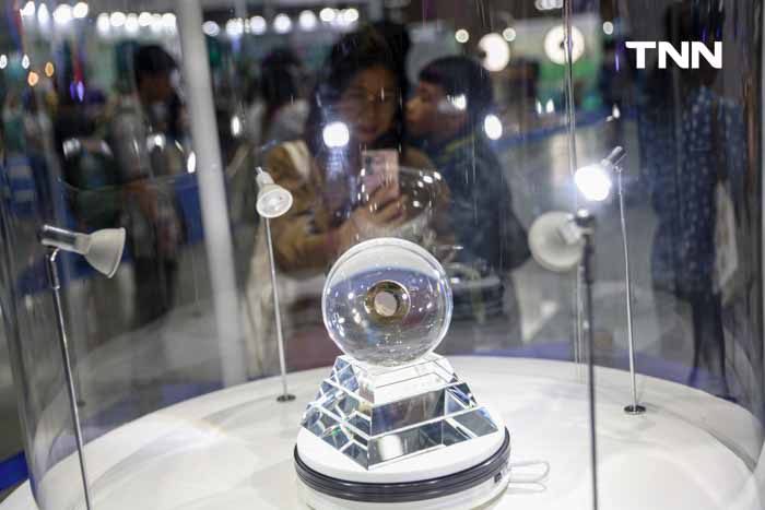 จากดวงจันทร์สู่พื้นโลก “ดินดวงจันทร์” จากยานฉางเอ๋อ 5 จากดวงจันทร์สู่พื้นโลก “ดินดวงจันทร์” จากยานฉางเอ๋อ 5