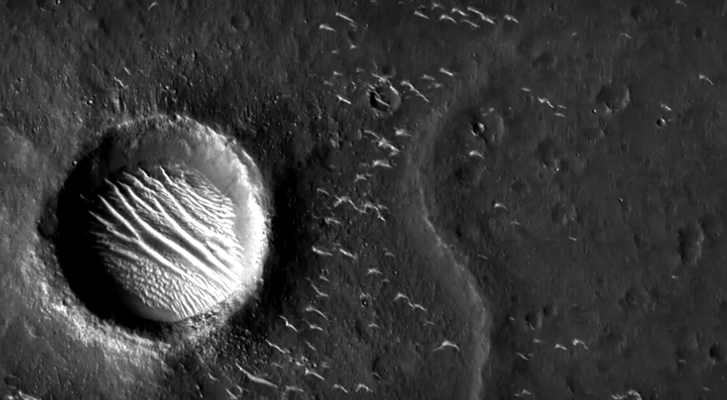 จีนเผยภาพถ่าย ดาวอังคาร ชุดใหม่ ฝีมือยานสำรวจอวกาศ เทียนเวิ่น-1 จีนเผยภาพถ่าย ดาวอังคาร ชุดใหม่ ฝีมือยานสำรวจอวกาศ เทียนเวิ่น-1