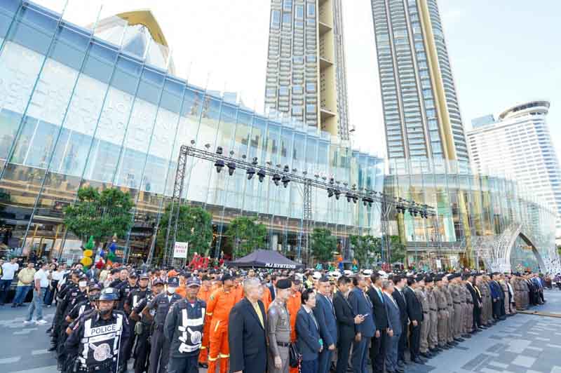 ไอคอนสยาม ผนึกกำลังพันธมิตรภาครัฐ เตรียมพร้อมกำลังพลปฏิบัติการด้านความปลอดภัย เพิ่มความเชื่อมั่น - พร้อมอำนวยความสะดวกนักท่องเที่ยว ต้อนรับงานเคานต์ดาวน์ระดับโลก Amazing Thailand Countdown 2025 ไอคอนสยาม ผนึกกำลังพันธมิตรภาครัฐ เตรียมพร้อมกำลังพลปฏิบัติการด้านความปลอดภัย เพิ่มความเชื่อมั่น - พร้อมอำนวยความสะดวกนักท่องเที่ยว ต้อนรับงานเคานต์ดาวน์ระดับโลก Amazing Thailand Countdown 2025