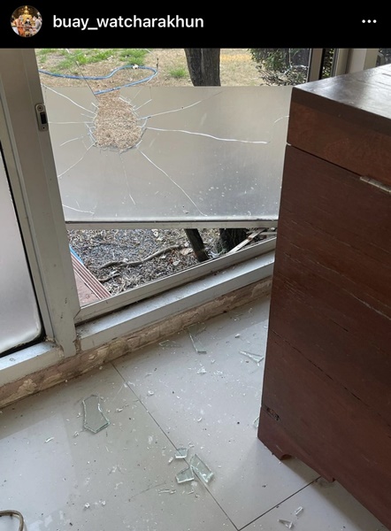 บ๊วย เชษฐวุฒิ โล่งใจ!! ตำรวจจับคนร้ายทุบร้านได้แล้ว บ๊วย เชษฐวุฒิ โล่งใจ!! ตำรวจจับคนร้ายทุบร้านได้แล้ว