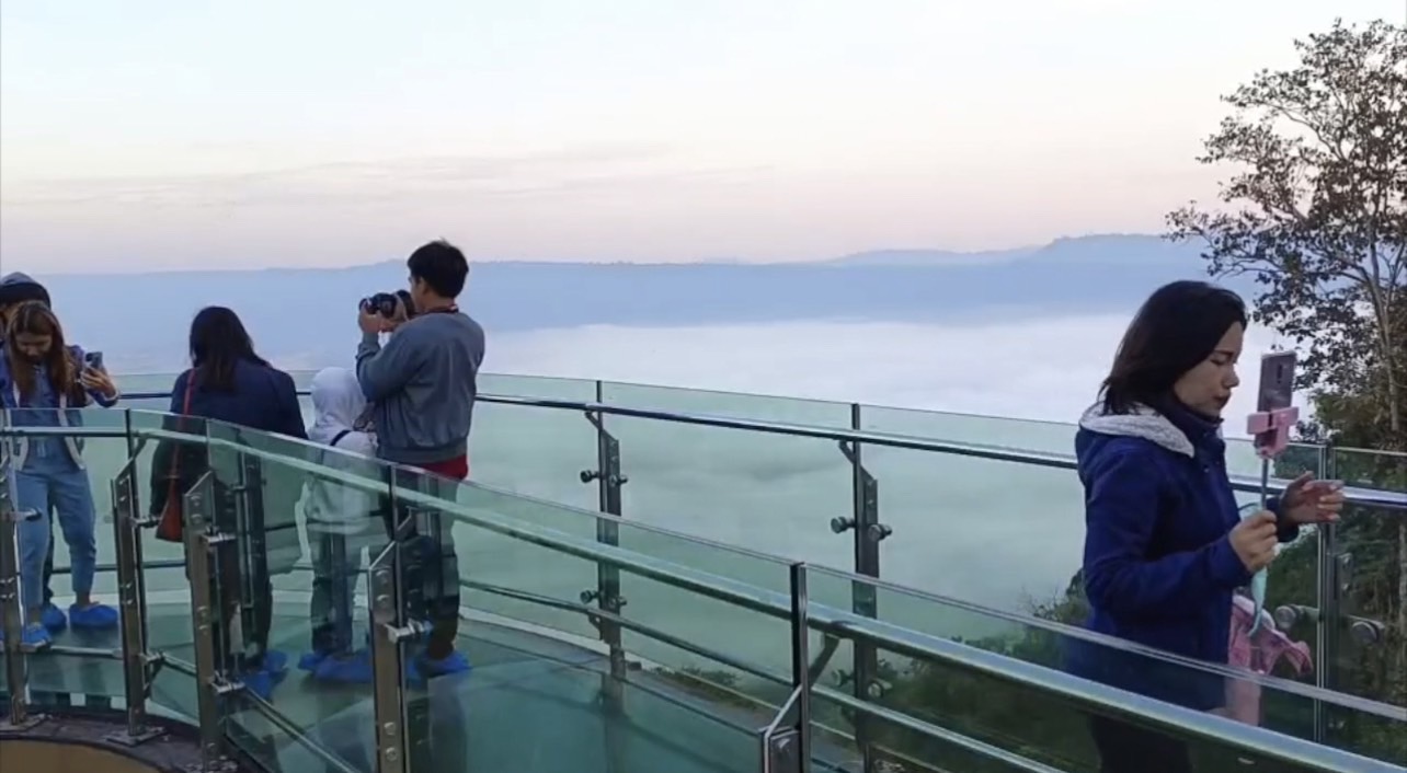 เปิดภาพ ทะเลหมอก ริมโขงที่สกายวอล์ควัดผาตากเสื้อ