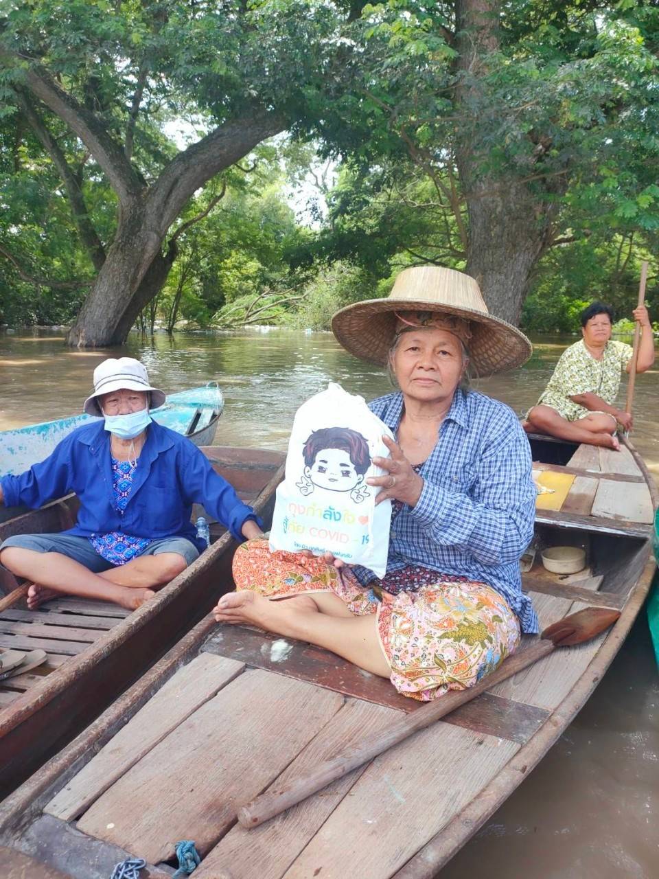 มิว ศุภศิษฏ์ ร่วมกับแฟนคลับ มอบถุงกำลังใจช่วยผู้ประสบภัยน้ำท่วม มิว ศุภศิษฏ์ ร่วมกับแฟนคลับ มอบถุงกำลังใจช่วยผู้ประสบภัยน้ำท่วม