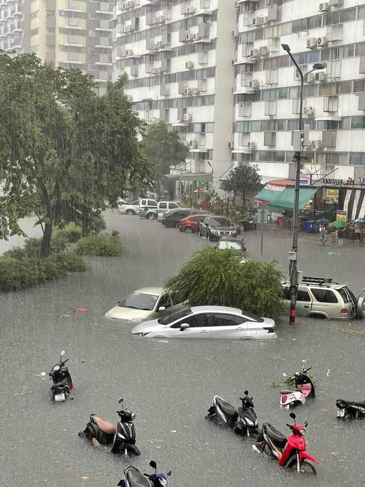 แหม่ม ลิษา โอดน้ำท่วมหนัก!! เผยอยู่มา 18 ปี ไม่เคยเจอแบบนี้ 