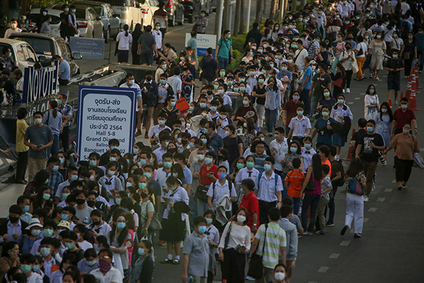 นร.แห่สอบเข้าม.4เตรียมอุดมฯแน่นเมืองทอง แนะเลี่ยงจราจร