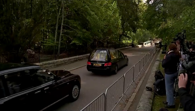 เคลื่อนพระบรมศพ ควีนเอลิซาเบธที่ 2 ออกจากพระตำหนักบัลมอรัล