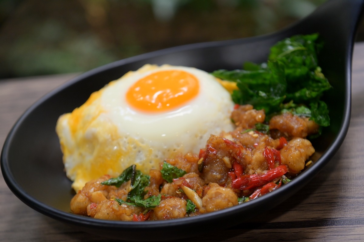 เปิดแล้ว! สตรีทฟู้ดพรีเมียม ร้านกระทะเหล็ก สาขาศูนย์สิริกิติ์