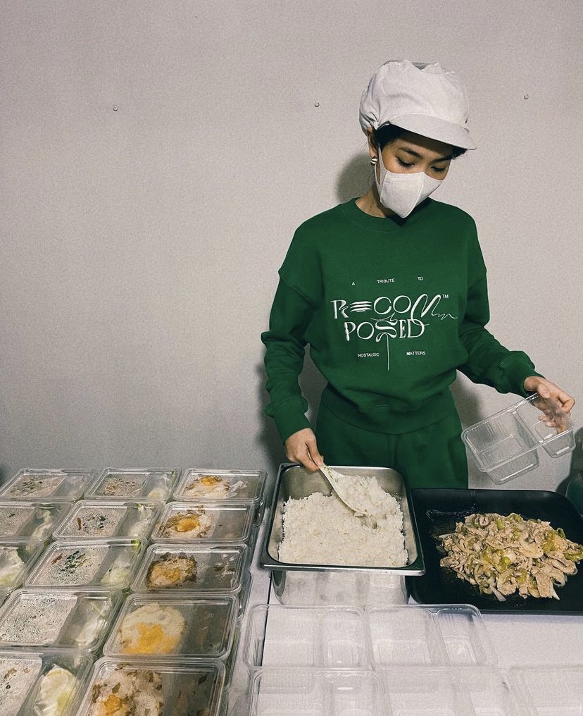 ลงมือเองทุกขั้นตอน มิน พีชญา ปรุงอาหารแจกผู้เดือดร้อนจากโควิด-19 ลงมือเองทุกขั้นตอน มิน พีชญา ปรุงอาหารแจกผู้เดือดร้อนจากโควิด-19