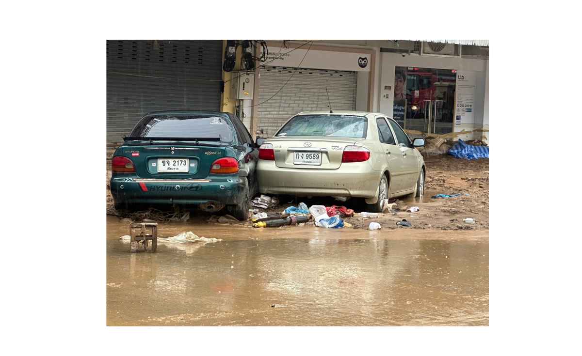 แม่สายน้ำลด ระดมเครื่องจักรเริ่มทำความสะอาดเมือง แม่สายน้ำลด ระดมเครื่องจักรเริ่มทำความสะอาดเมือง