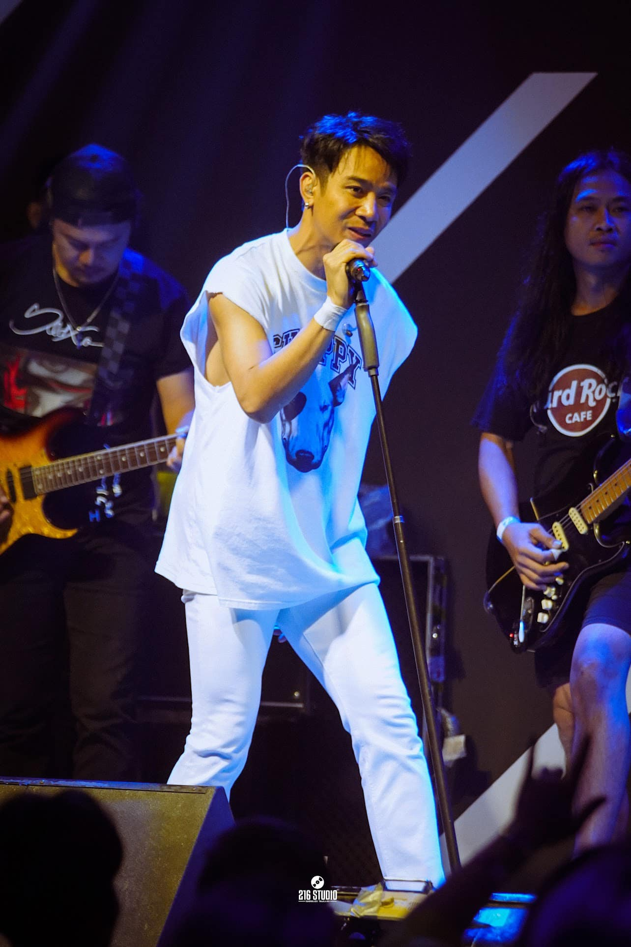 ร่วมอนุโมทนาบุญ ก้อง ห้วยไร่ สะสมเงินจากแฟนคลับ ซ่อมแซมหลังคาโรงเรียน ร่วมอนุโมทนาบุญ ก้อง ห้วยไร่ สะสมเงินจากแฟนคลับ ซ่อมแซมหลังคาโรงเรียน