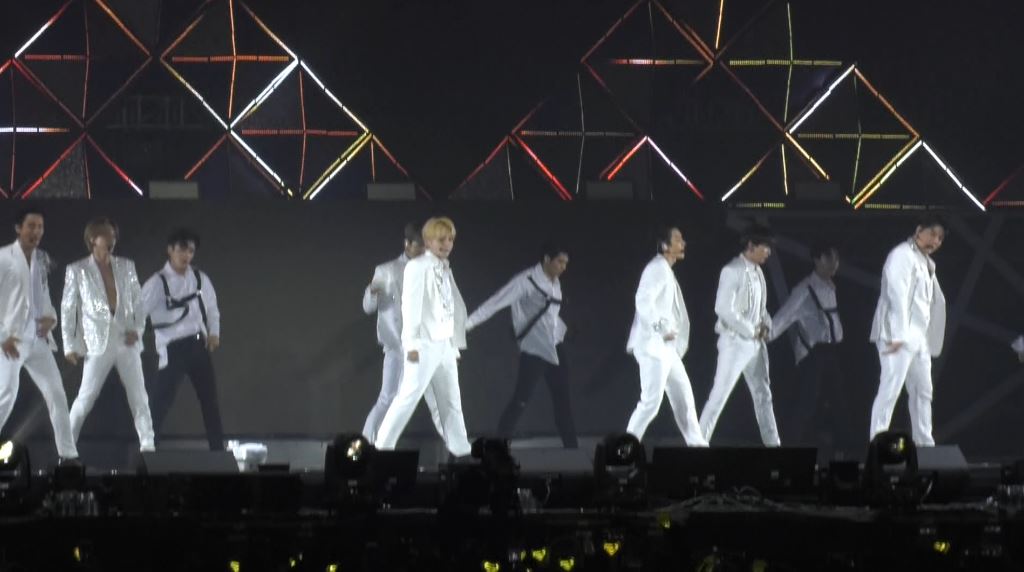 เอลฟ์ไทยแห่ต้อนรับ “SUPER JUNIOR” กรุ๊ปที่ 2 ลัดฟ้าถึงไทยสุดอบอุ่น    