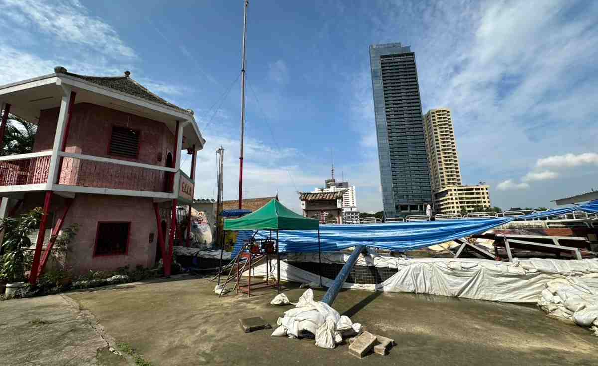 ชุมชนตลาดน้ำวางแนนกระสอบทราย พร้อมรับน้ำทะเลหนุน 