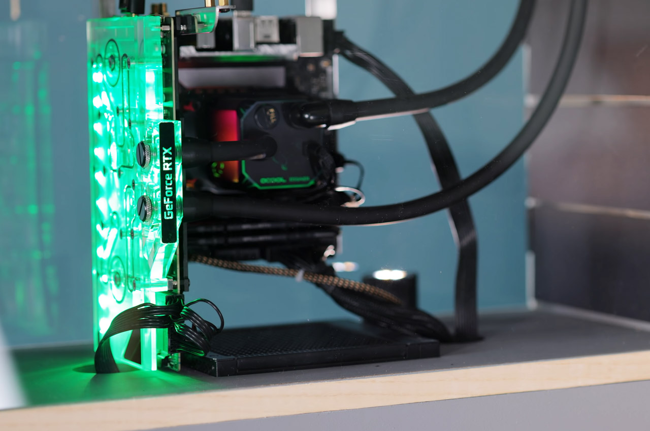 เกิดขึ้นแล้ว !! PC เครื่องแรกของโลก ไม่มีพัดลมระบายความร้อน แต่เย็นยิ่งกว่า เกิดขึ้นแล้ว !! PC เครื่องแรกของโลก ไม่มีพัดลมระบายความร้อน แต่เย็นยิ่งกว่า