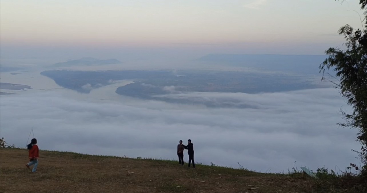 เปิดภาพ ทะเลหมอก ริมโขงที่สกายวอล์ควัดผาตากเสื้อ