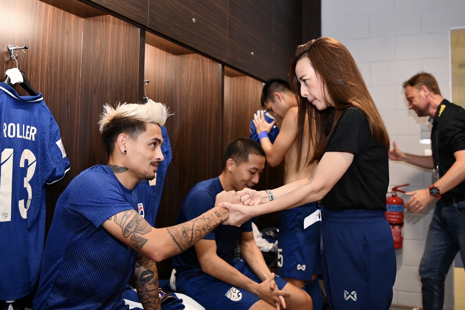 รวมภาพ 'มาดามแป้ง' กับทบาท 'ผจก.ทีมชาติไทย' นัดเอาชนะเวียดนาม 2-0