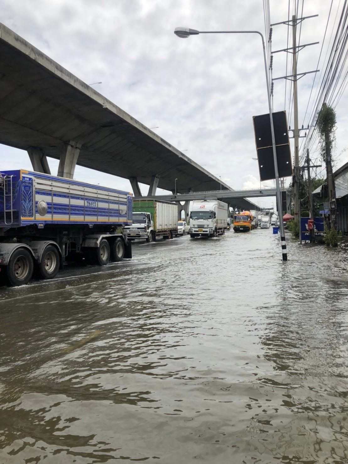 เช็กเส้นทาง ‘น้ำท่วมสมุทรปราการ’ จุดไหนปริมาณน้ำสูงแนะเลี่ยงจราจร เช็กเส้นทาง ‘น้ำท่วมสมุทรปราการ’ จุดไหนปริมาณน้ำสูงแนะเลี่ยงจราจร