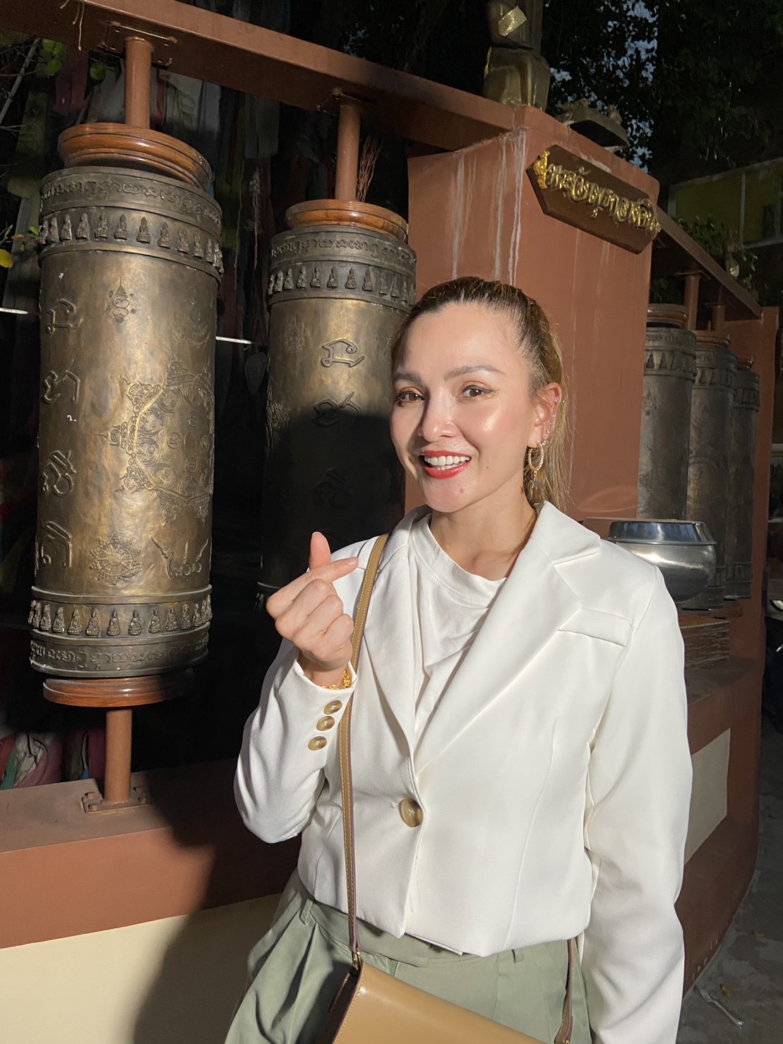 แคนดี้ รากแก่น รับห่วง แม่บานเย็น หลังกลับมาขึ้นเวทีในรอบ 4 ปี แคนดี้ รากแก่น รับห่วง แม่บานเย็น หลังกลับมาขึ้นเวทีในรอบ 4 ปี