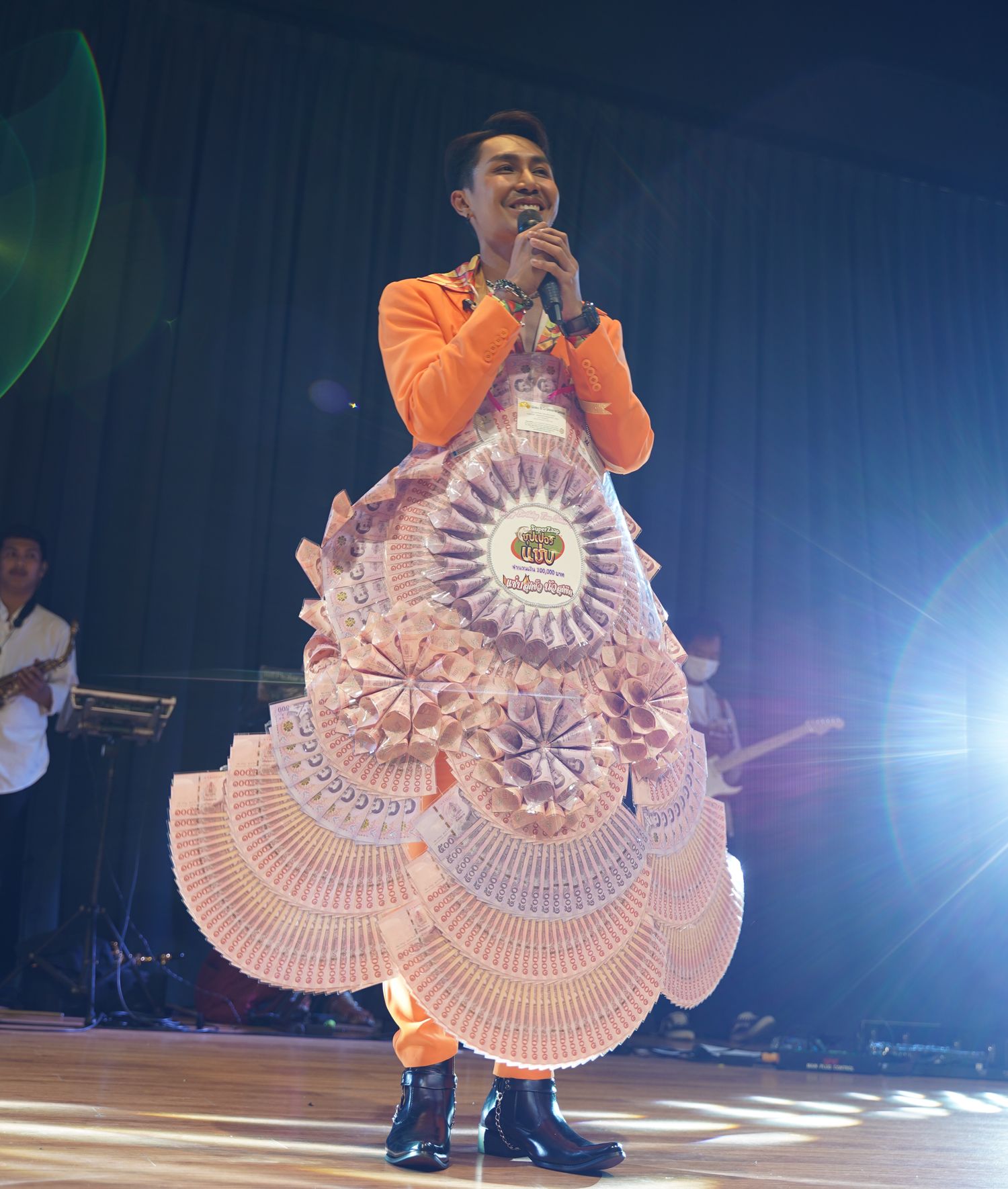 ตรี ชัยณรงค์ จัดแฟนมีตฉลองวันเกิด แฟนคลับเซอร์ไพรส์ชุดใหญ่ มาลัยหลักล้าน!! 