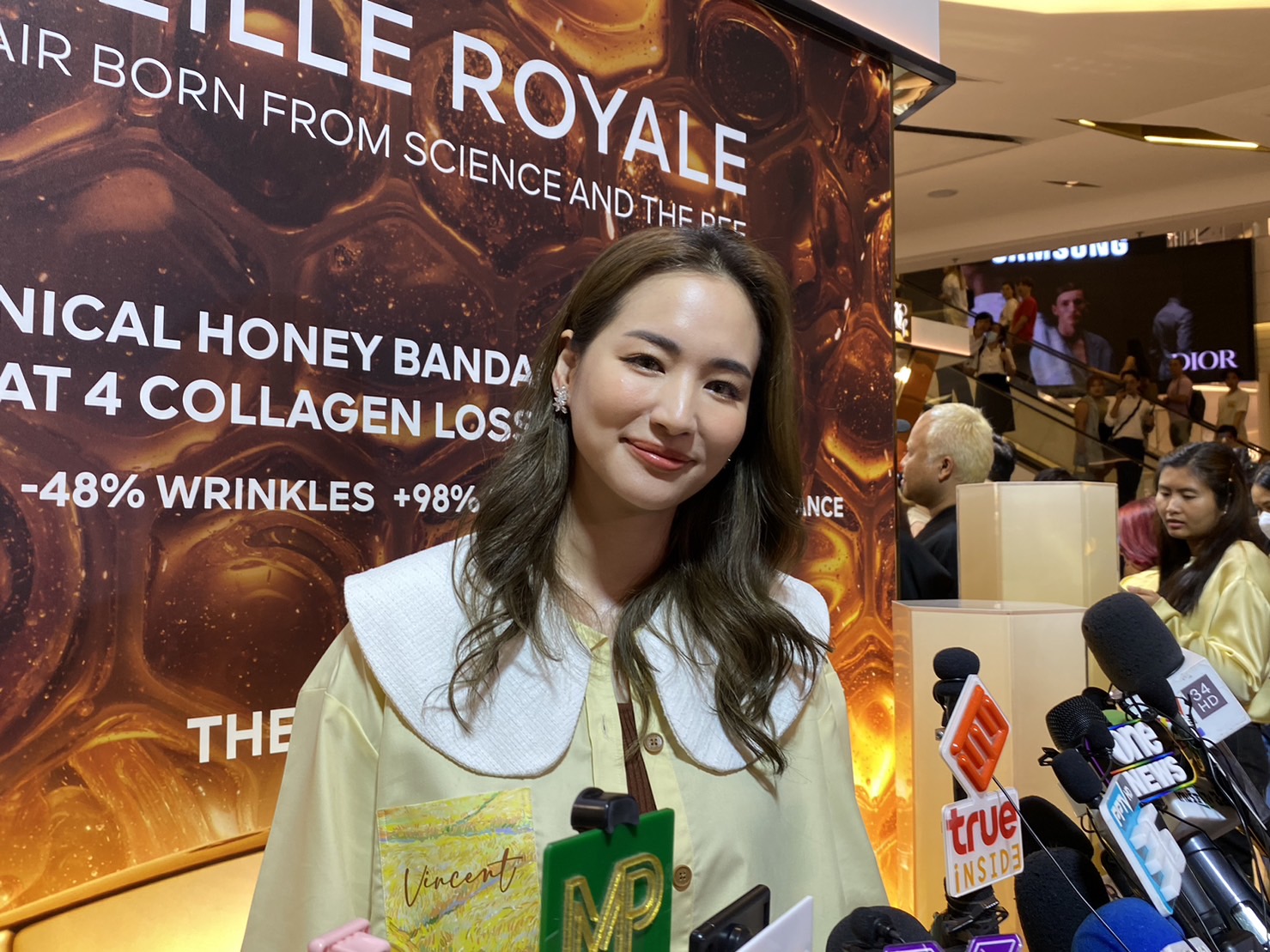 “ต่าย ชุติมา” ยืนยันแค่เพื่อน หลังลงรูปติดไหล่ชายหนุ่มปริศนา “ต่าย ชุติมา” ยืนยันแค่เพื่อน หลังลงรูปติดไหล่ชายหนุ่มปริศนา