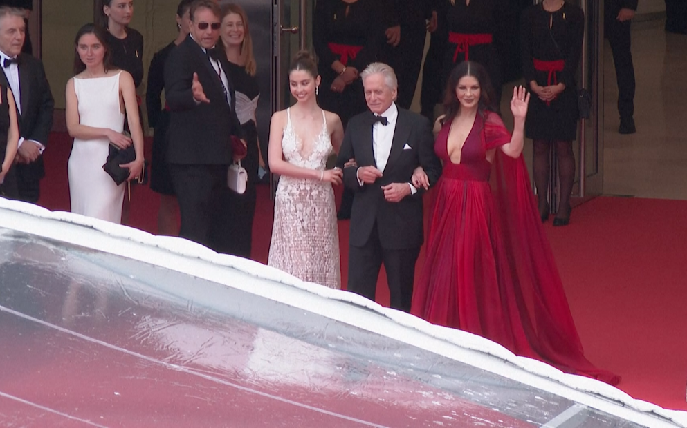 'ชมพู่ อารยา - ฟ่านปิงปิง'!! นำโผ Best Dress เมืองคานส์วันแรกของ Vogue Singapore